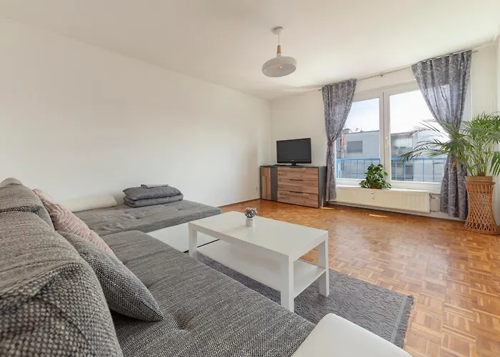 Cosy And Bright Apartment